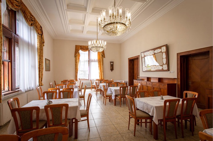 Castle dining room (capacity 60 people)